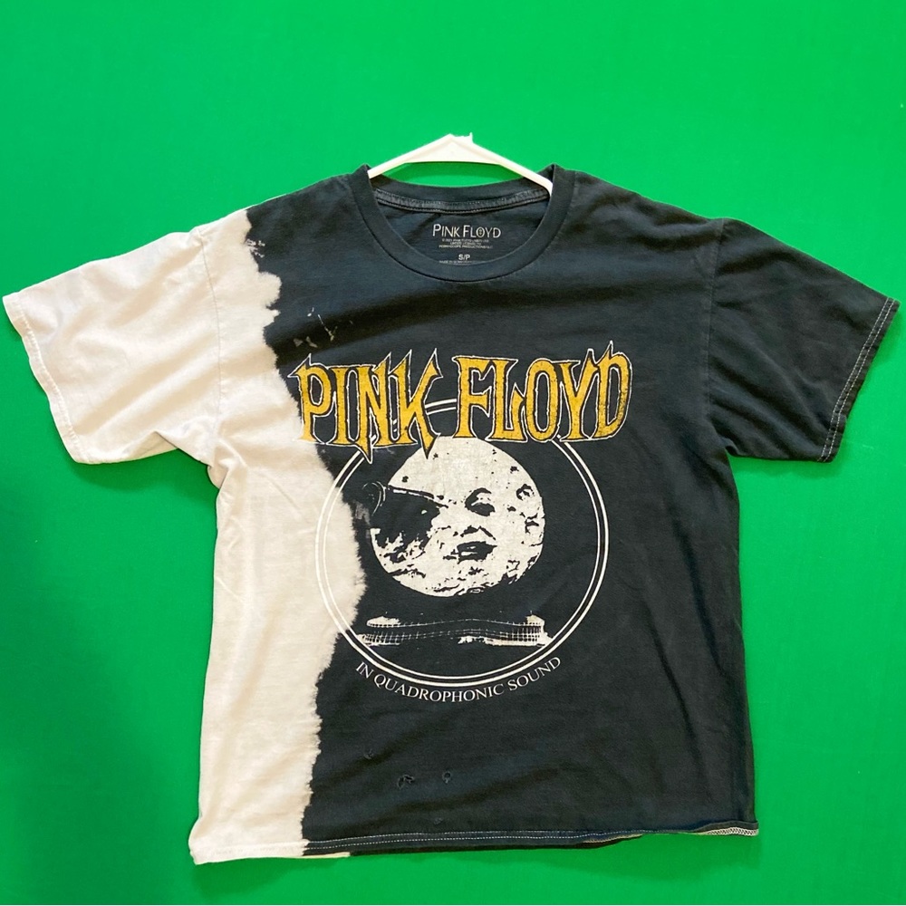 Vintage Pink Floyd tee (goes with like every fit)